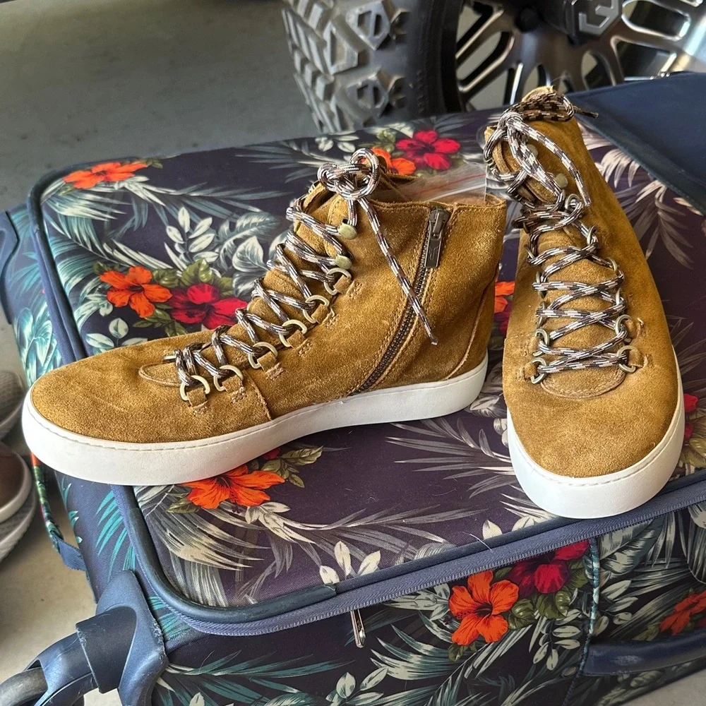 Frye Women’s Suede High-Top Sneakers in Tan with Contrast Laces - Picture 3 of 3